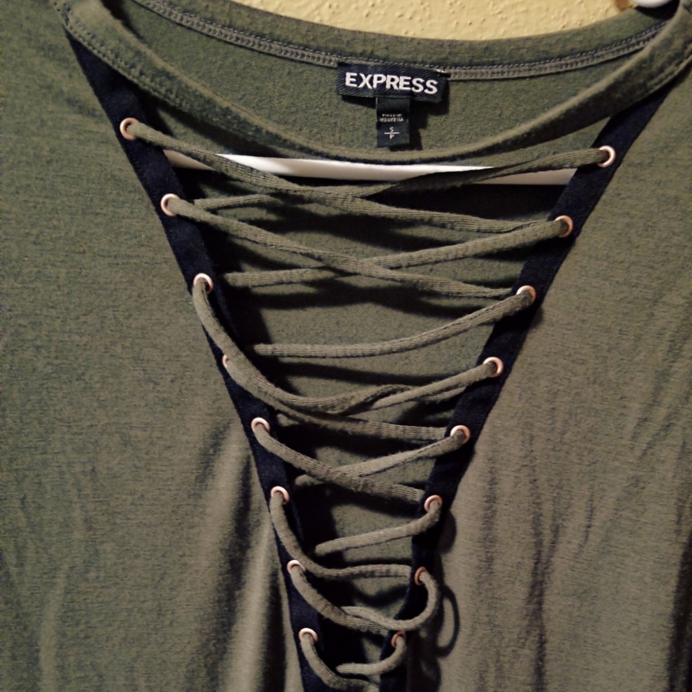 ✨Express Lace-up Front Girlfriend Tee - Picture 6 of 8